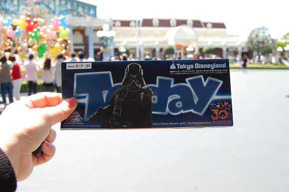 Star Wars Takes Over Tokyo Disneyland to Celebrate Reopening of Star Tours4